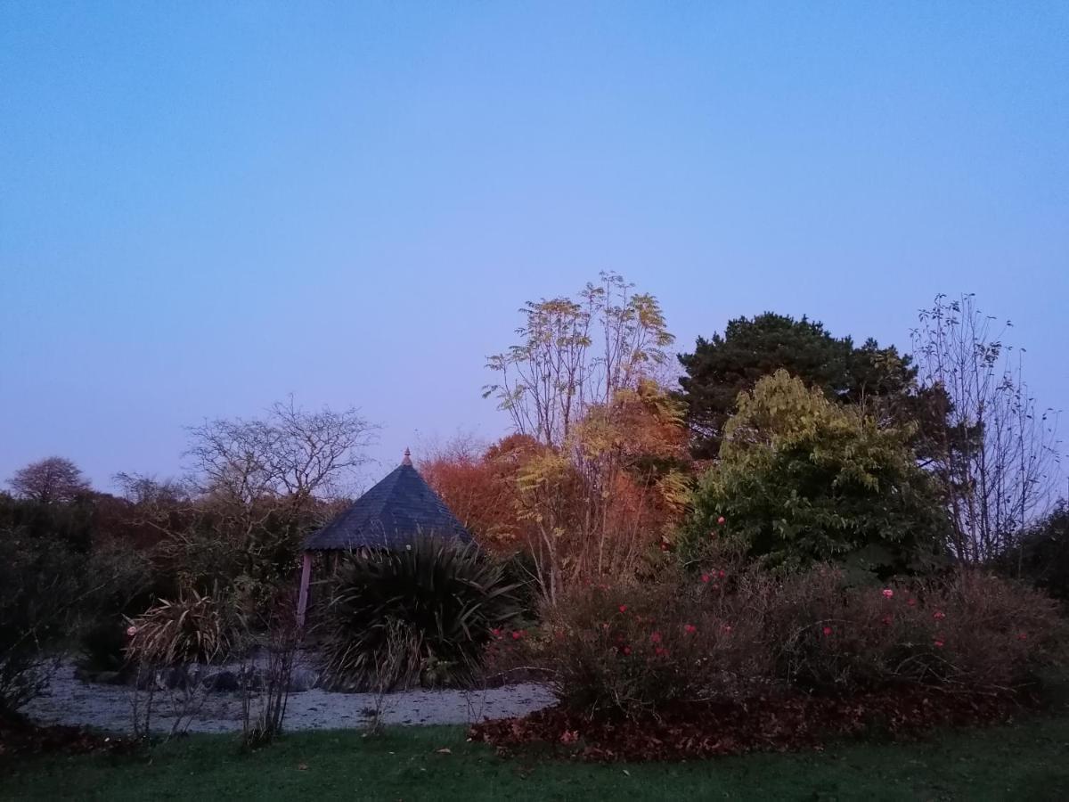 Villa Gite Atypique Dans Une Chapelle Briec Exterior foto